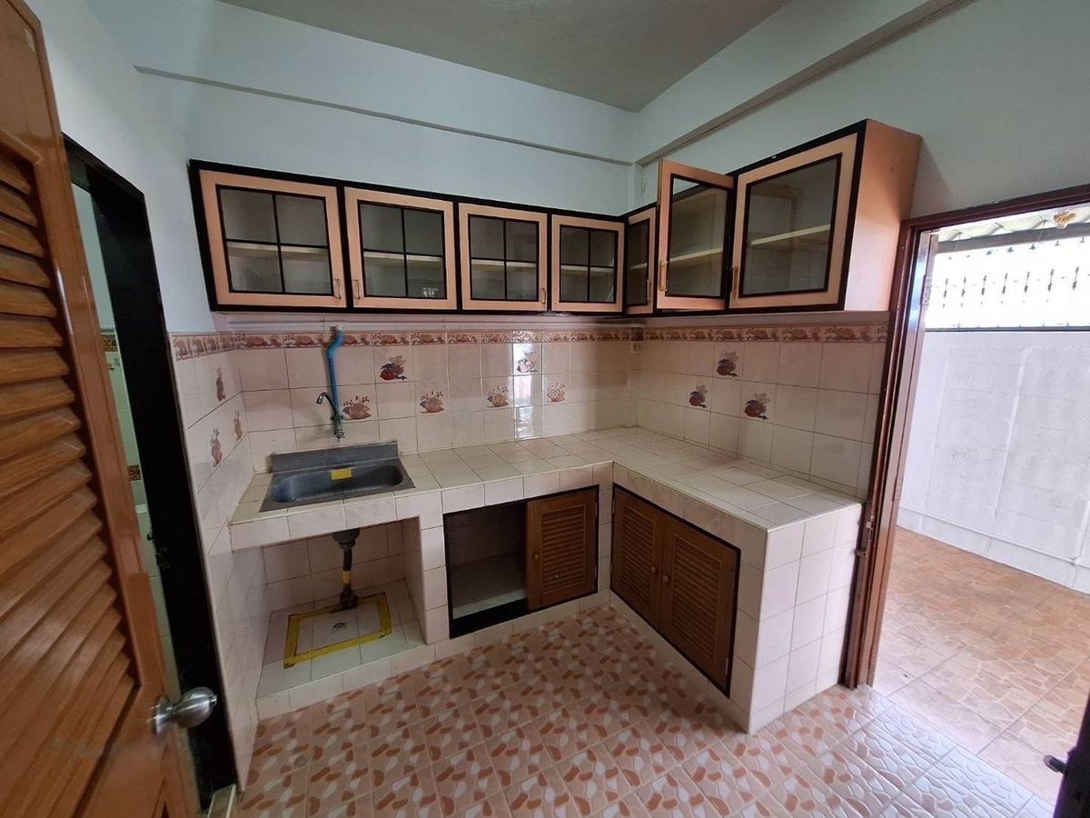 ขายทาวน์โฮมพระราม 2 บางขุนเทียน : ทาวน์เฮ้าส์ ริมถนน พระราม2 หลัง รพ.บางมด สินทวี วิลล่า, กรุงเทพ