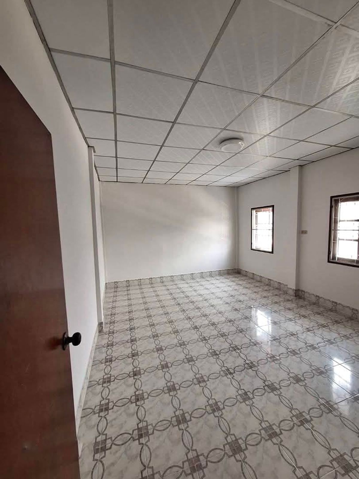 ขายทาวน์โฮมพระราม 2 บางขุนเทียน : ทาวน์เฮ้าส์ ริมถนน พระราม2 หลัง รพ.บางมด สินทวี วิลล่า, กรุงเทพ