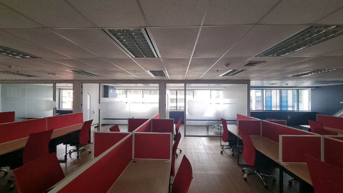 ให้เช่าสำนักงานนานา : Bts นานา ให้เช่าออฟฟิศตกแต่งเรียบร้อย 430 ตร.ม. พร้อมเฟอร์นิเจอร์ ย้ายเข้ามาทำงานได้เลย