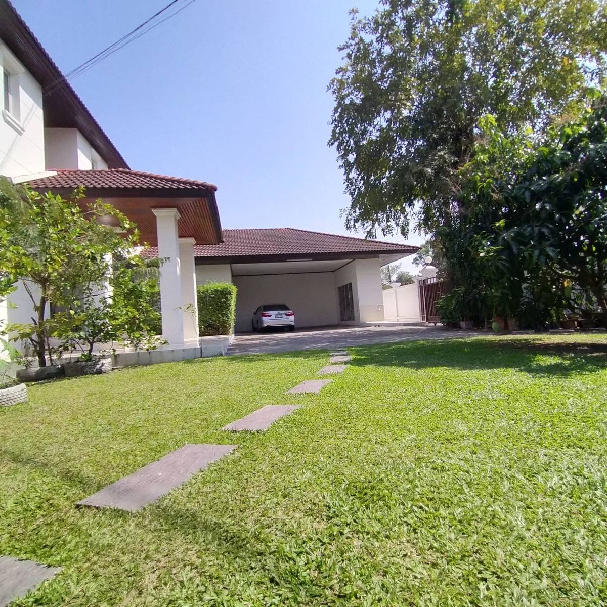 For SaleHousePathum Thani,Rangsit, Thammasat : House for sale Muang Ek Village, big house, good condition, area of 324 sq.w., behind the house next to the waterfront, Soi Ekarat 6, Lak Hok Subdistrict, Mueang Pathum Thani District Pathum Thani Province