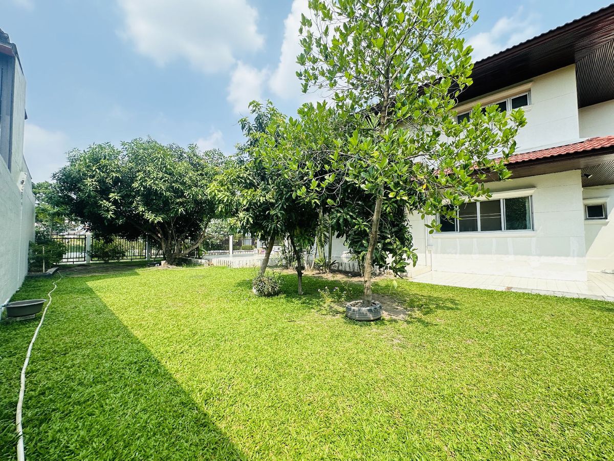 For SaleHousePathum Thani,Rangsit, Thammasat : House for sale Muang Ek Village, big house, good condition, area of 324 sq.w., behind the house next to the waterfront, Soi Ekarat 6, Lak Hok Subdistrict, Mueang Pathum Thani District Pathum Thani Province