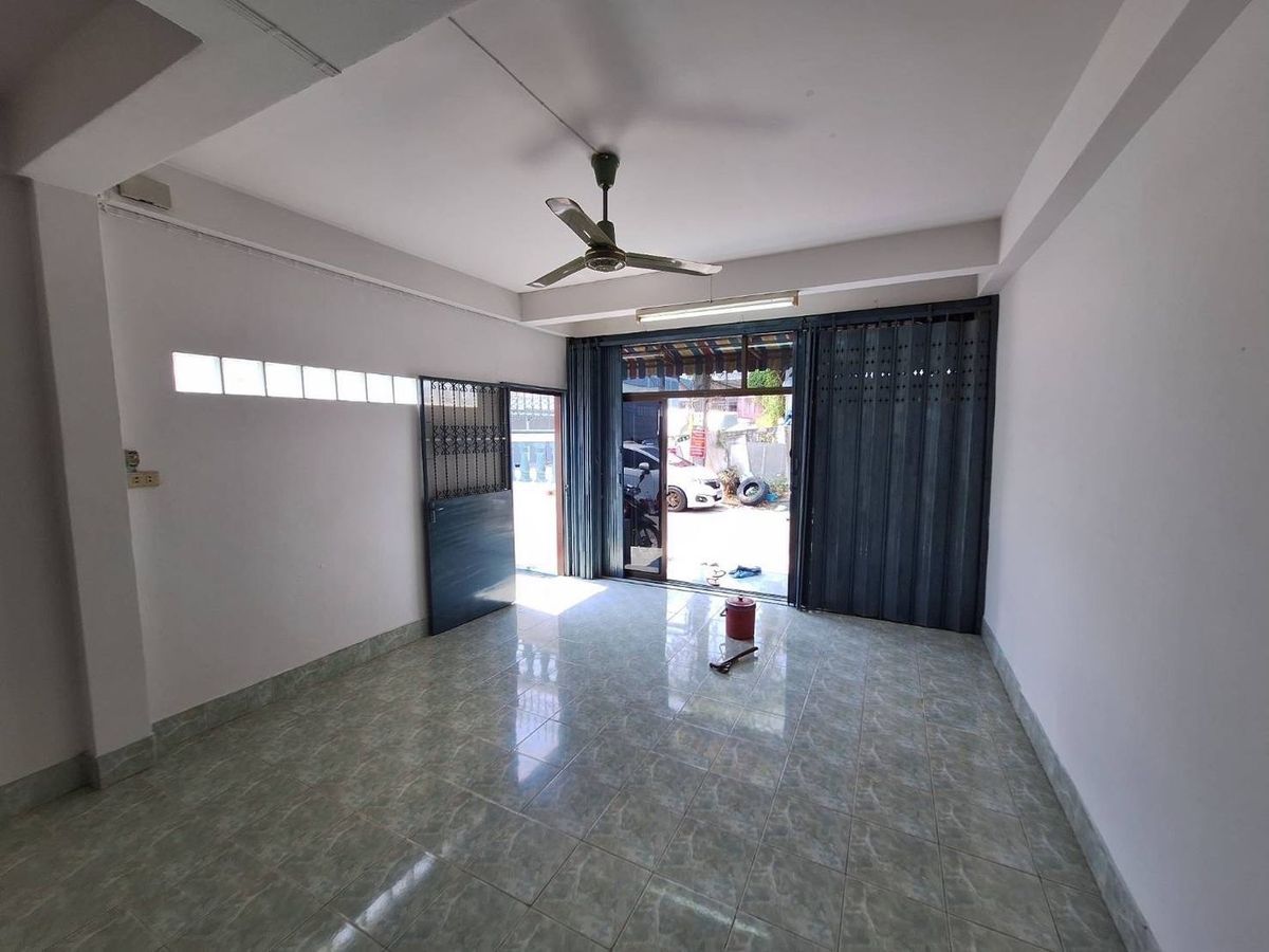 ขายทาวน์โฮมพระราม 2 บางขุนเทียน : ทาวน์เฮ้าส์ ริมถนน พระราม2 หลัง รพ.บางมด สินทวี วิลล่า, กรุงเทพ