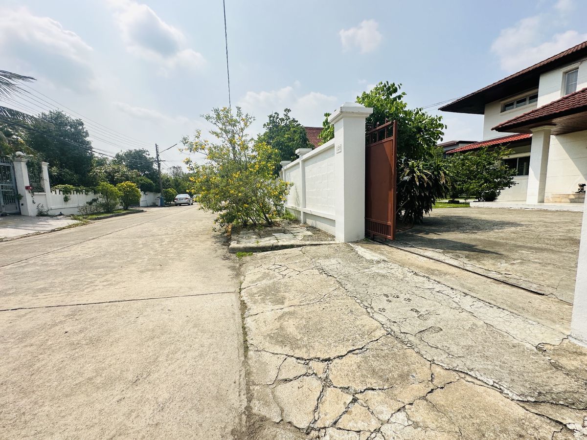 For SaleHousePathum Thani,Rangsit, Thammasat : House for sale Muang Ek Village, big house, good condition, area of 324 sq.w., behind the house next to the waterfront, Soi Ekarat 6, Lak Hok Subdistrict, Mueang Pathum Thani District Pathum Thani Province