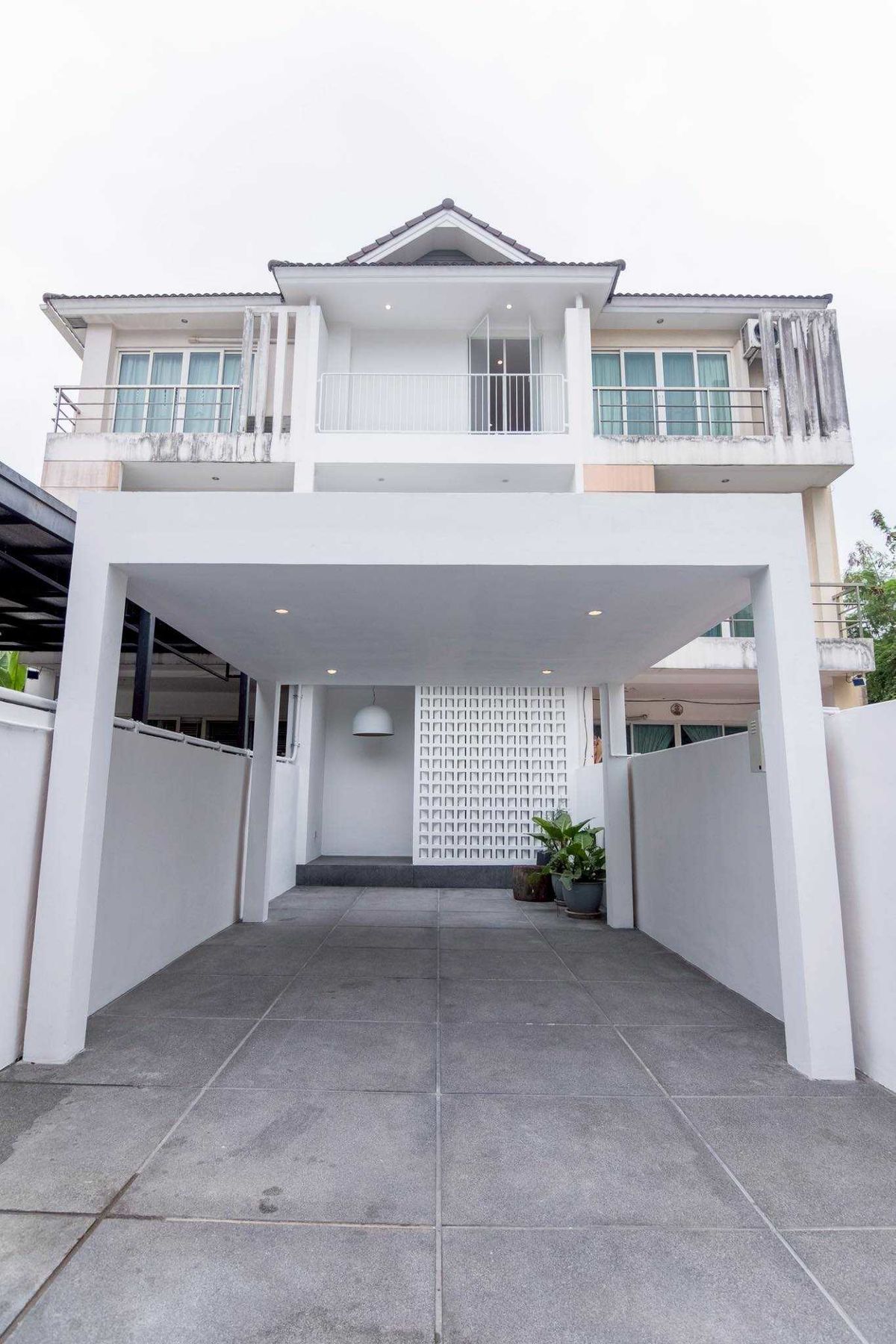 ขายทาวน์โฮมสะพานควาย จตุจักร : LTH12272 – Townhome FOR SALE at Ratchadaphisek 36 Size 280 Sq.m 4 beds 4 baths Near BTS Ratchayothin Station ONLY 10.8 MB