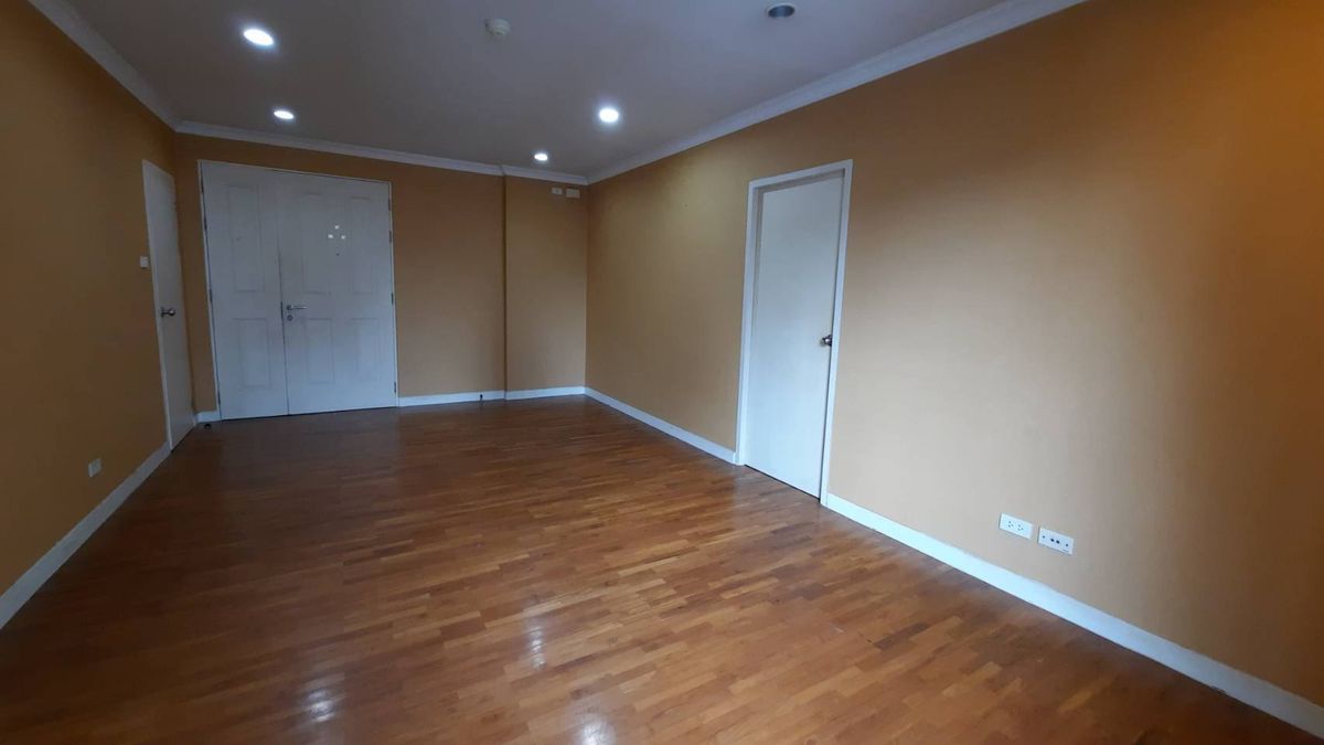 ขายคอนโดนานา : Baan Siri Sukhumvit 10 / 1 Bedroom (FOR SALE), บ้านสิริ สุขุมวิท 10 / 1 ห้องนอน (ขาย) F284