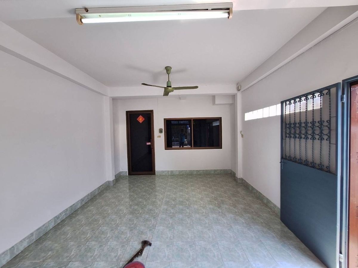 ขายทาวน์โฮมพระราม 2 บางขุนเทียน : ทาวน์เฮ้าส์ ริมถนน พระราม2 หลัง รพ.บางมด สินทวี วิลล่า, กรุงเทพ