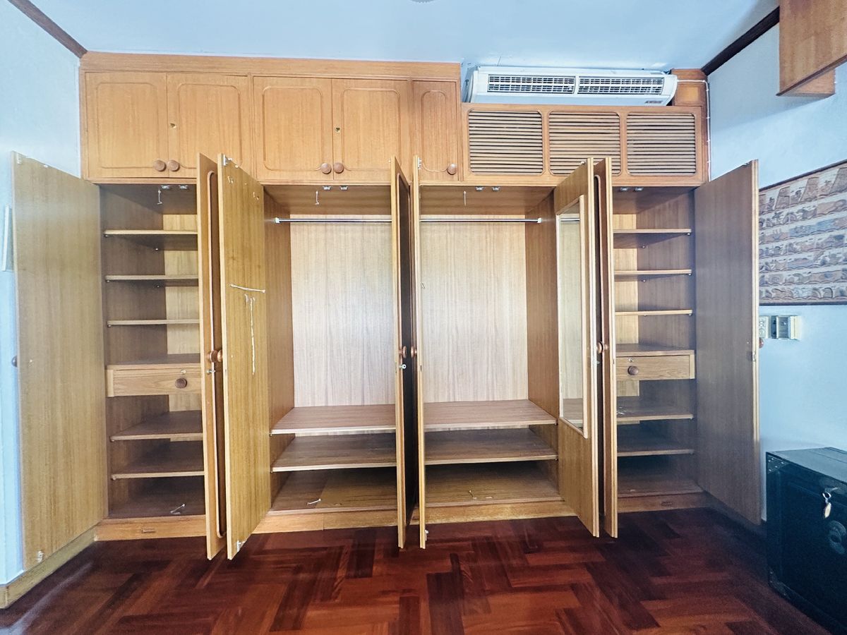 For SaleHousePathum Thani,Rangsit, Thammasat : House for sale Muang Ek Village, big house, good condition, area of 324 sq.w., behind the house next to the waterfront, Soi Ekarat 6, Lak Hok Subdistrict, Mueang Pathum Thani District Pathum Thani Province