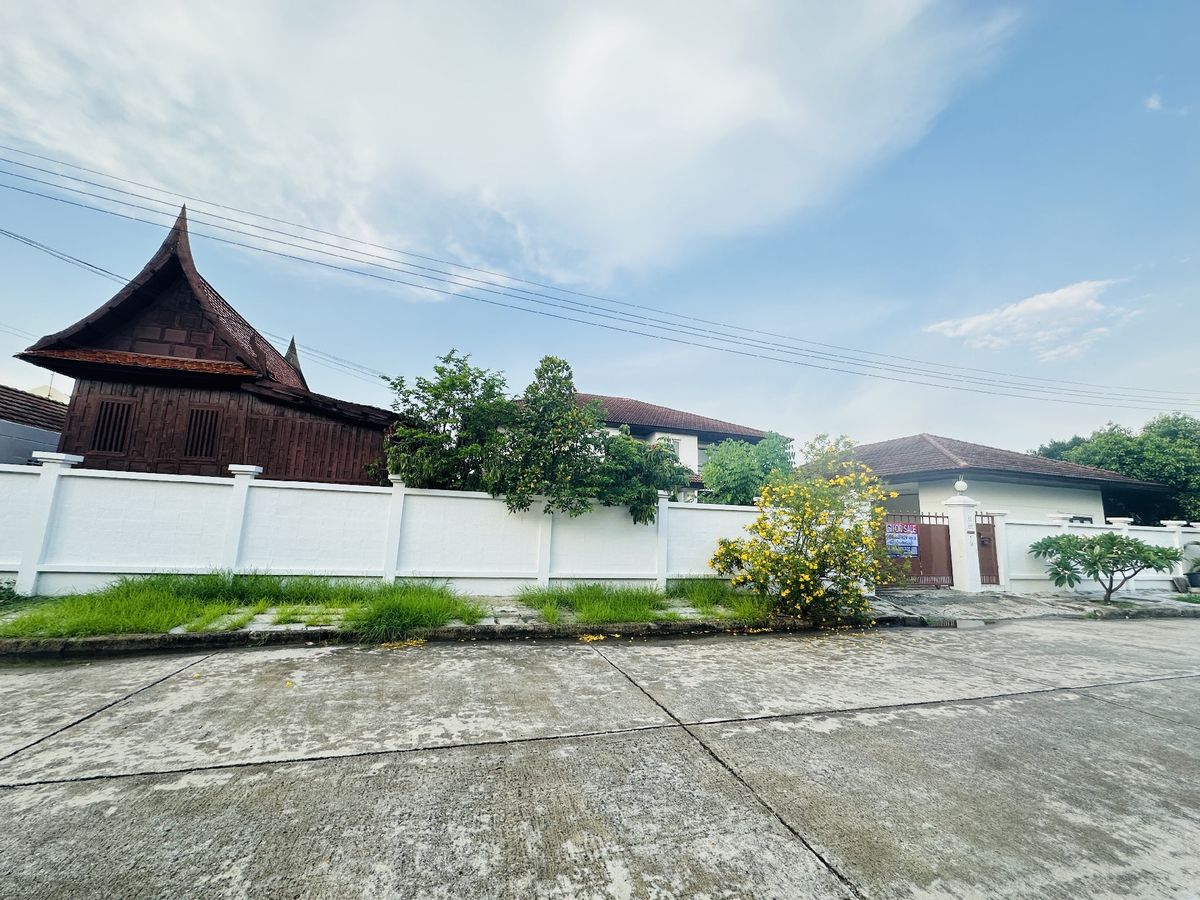 For SaleHousePathum Thani,Rangsit, Thammasat : House for sale Muang Ek Village, big house, good condition, area of 324 sq.w., behind the house next to the waterfront, Soi Ekarat 6, Lak Hok Subdistrict, Mueang Pathum Thani District Pathum Thani Province