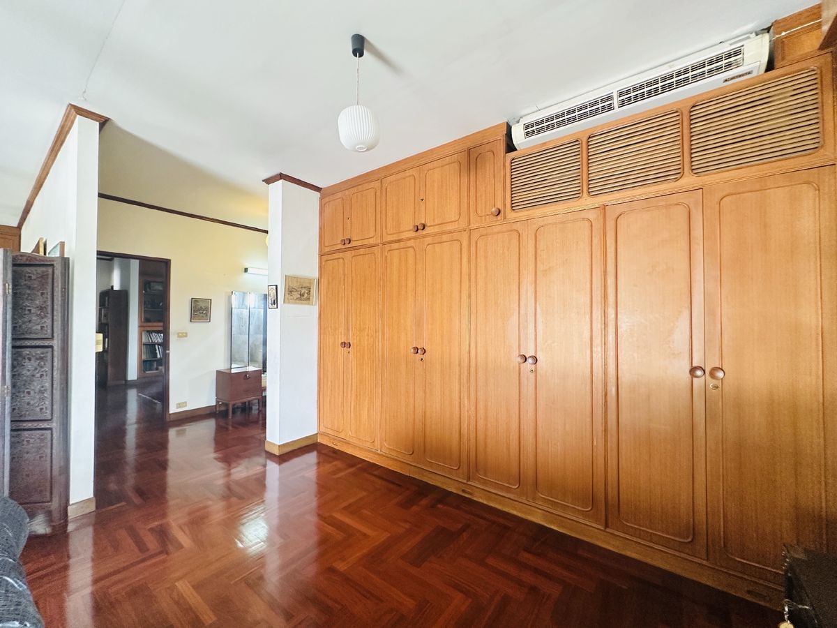 For SaleHousePathum Thani,Rangsit, Thammasat : House for sale Muang Ek Village, big house, good condition, area of 324 sq.w., behind the house next to the waterfront, Soi Ekarat 6, Lak Hok Subdistrict, Mueang Pathum Thani District Pathum Thani Province