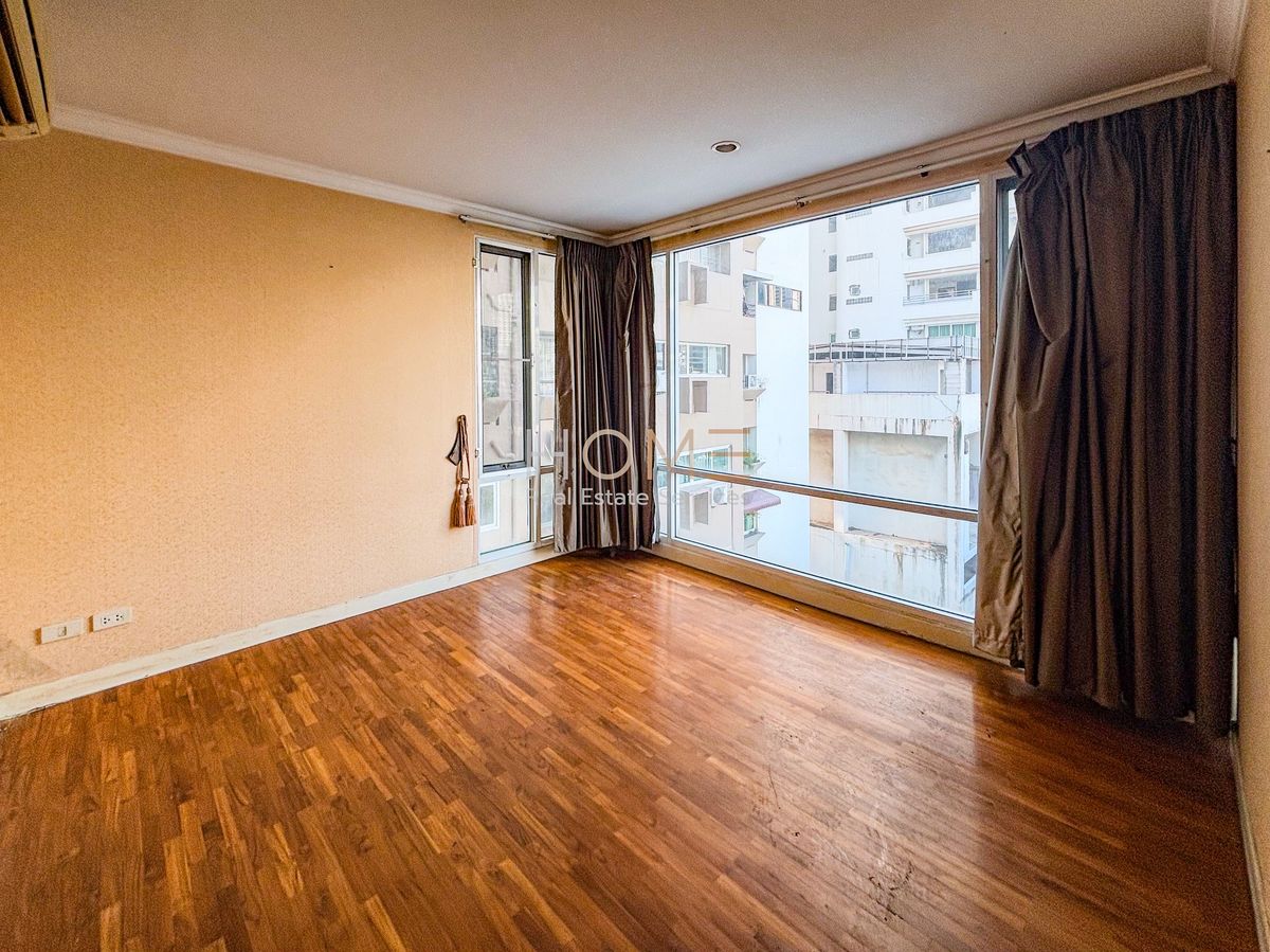 ขายคอนโดนานา : ใจกลางอโศก ใกล้ BTS แค่ 500 ม. 🔥 Baan Siri Sukhumvit 10 / 1 Bedroom (FOR SALE), บ้านสิริ สุขุมวิท 10 / 1 ห้องนอน (ขาย) HL2133