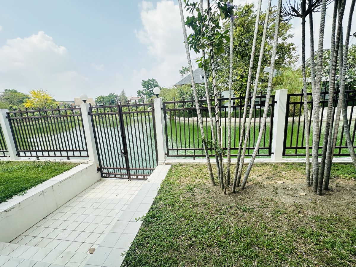 For SaleHousePathum Thani,Rangsit, Thammasat : House for sale Muang Ek Village, big house, good condition, area of 324 sq.w., behind the house next to the waterfront, Soi Ekarat 6, Lak Hok Subdistrict, Mueang Pathum Thani District Pathum Thani Province