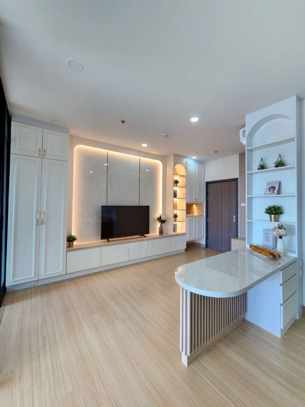 For RentCondoWongwianyai, Charoennakor : For sale/rent Near the Golden Line and BTS Wongwian Yai.