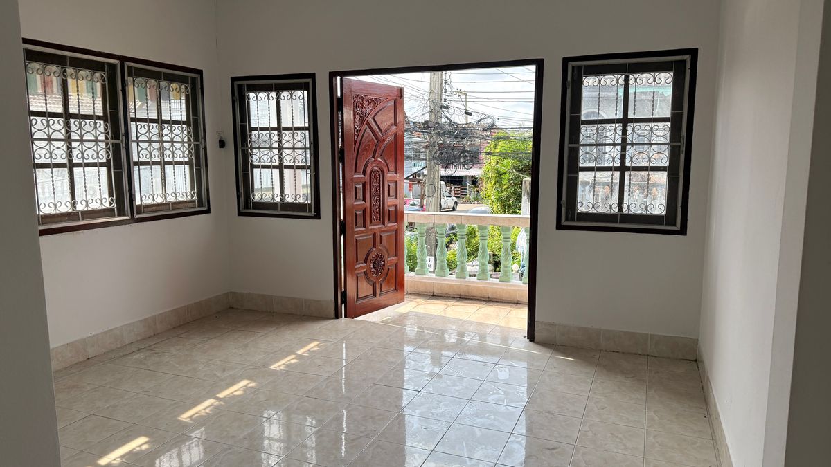 ขายทาวน์โฮมพระราม 2 บางขุนเทียน : ทาวน์เฮ้าส์ ริมถนน พระราม2 หลัง รพ.บางมด สินทวี วิลล่า, กรุงเทพ