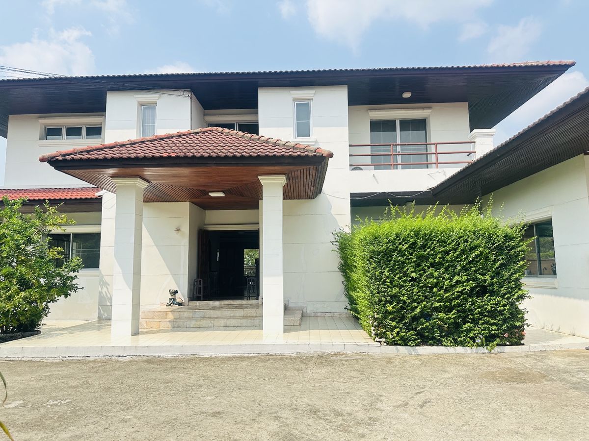 For SaleHousePathum Thani,Rangsit, Thammasat : House for sale Muang Ek Village, big house, good condition, area of 324 sq.w., behind the house next to the waterfront, Soi Ekarat 6, Lak Hok Subdistrict, Mueang Pathum Thani District Pathum Thani Province