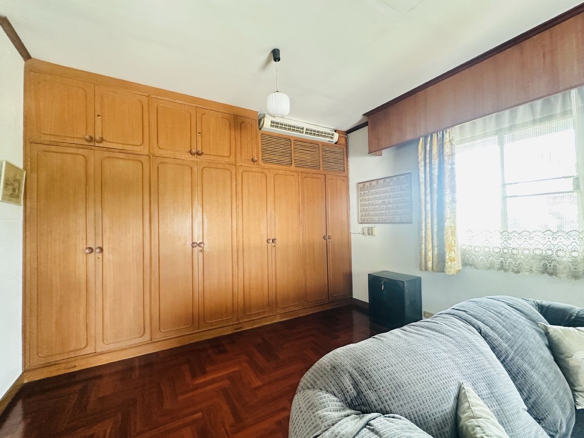 For SaleHousePathum Thani,Rangsit, Thammasat : House for sale Muang Ek Village, big house, good condition, area of 324 sq.w., behind the house next to the waterfront, Soi Ekarat 6, Lak Hok Subdistrict, Mueang Pathum Thani District Pathum Thani Province