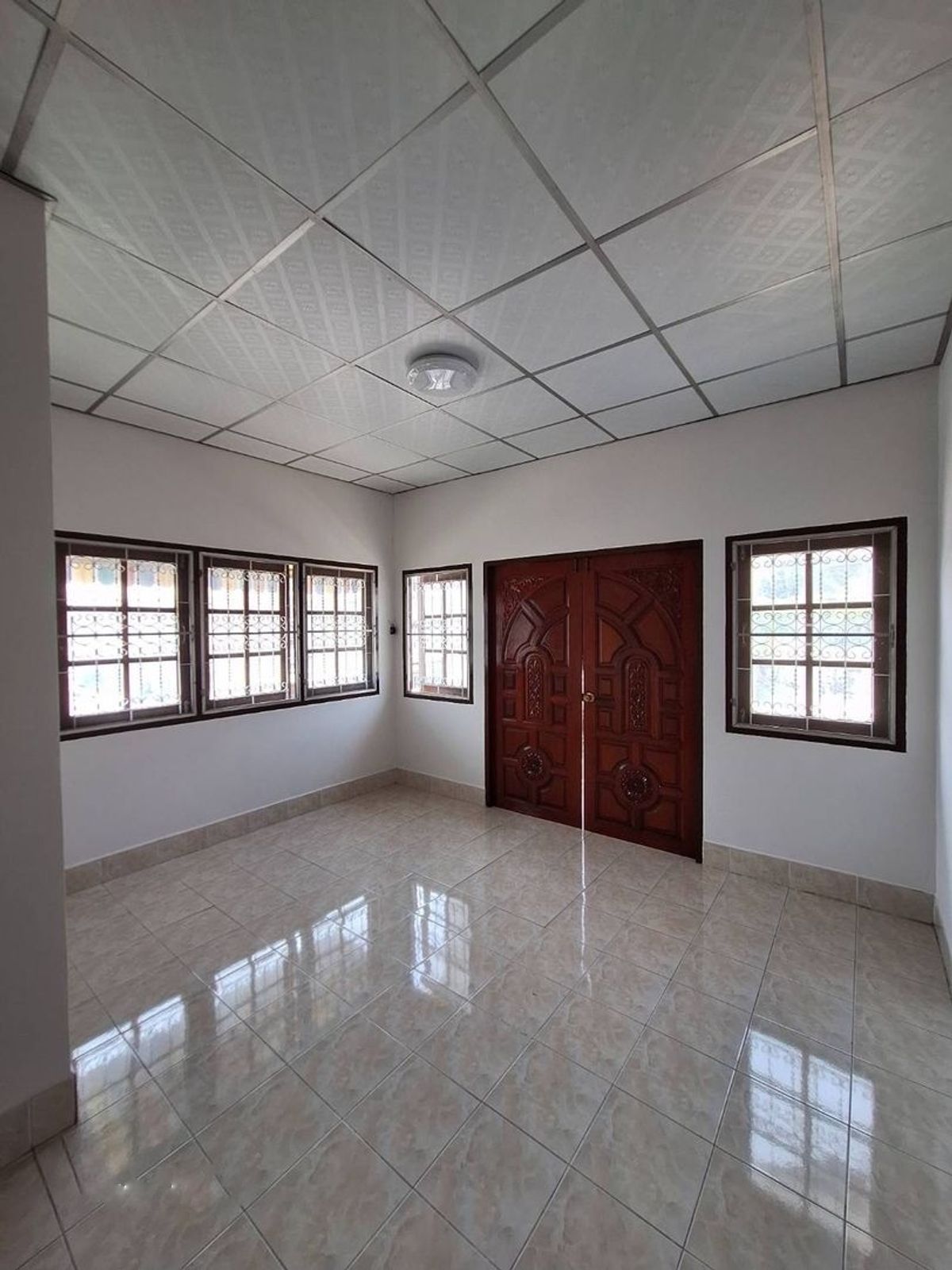 ขายทาวน์โฮมพระราม 2 บางขุนเทียน : ทาวน์เฮ้าส์ ริมถนน พระราม2 หลัง รพ.บางมด สินทวี วิลล่า, กรุงเทพ