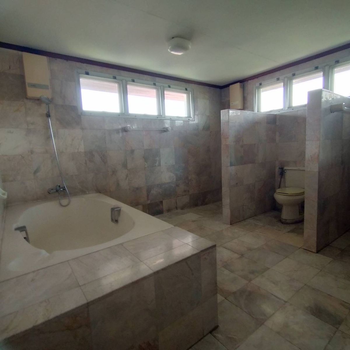 For SaleHousePathum Thani,Rangsit, Thammasat : House for sale Muang Ek Village, big house, good condition, area of 324 sq.w., behind the house next to the waterfront, Soi Ekarat 6, Lak Hok Subdistrict, Mueang Pathum Thani District Pathum Thani Province