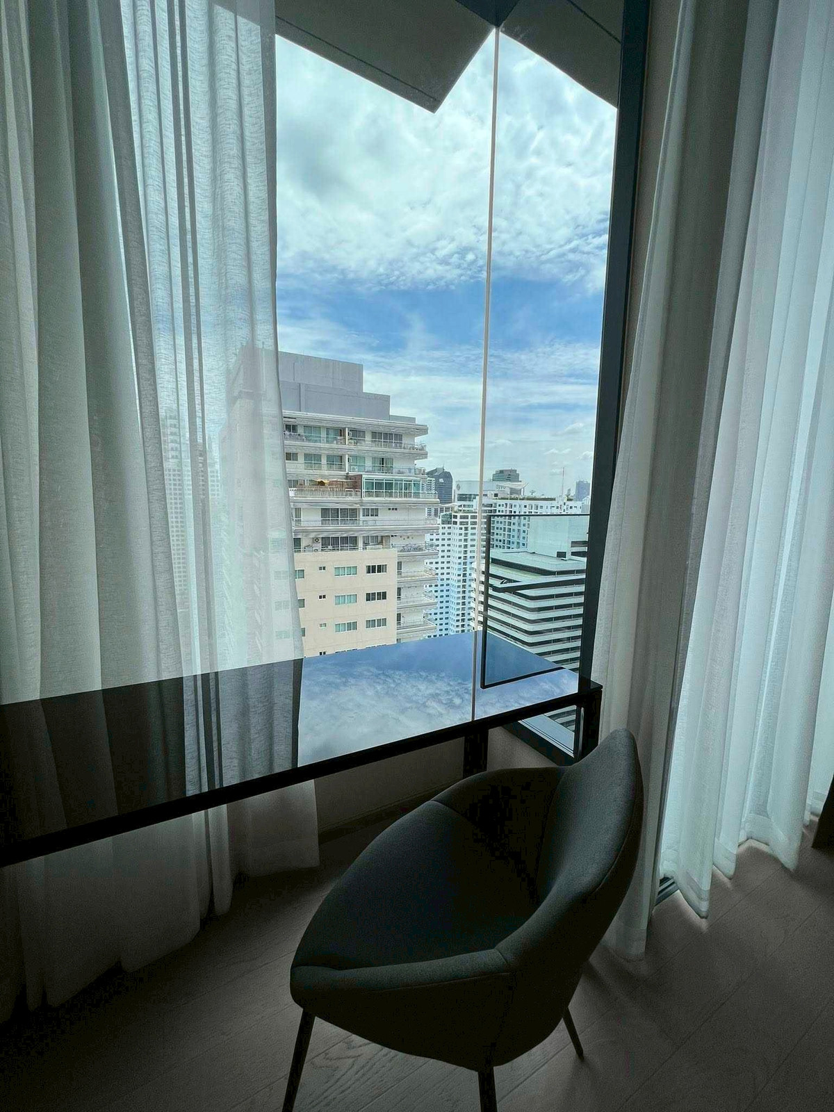 ให้เช่าคอนโดสุขุมวิท อโศก ทองหล่อ : ✨ GT15958 |  คอนโด The Esse Asoke เดินทางสะดวก ใกล้รถไฟฟ้าบีทีเอส เฟอร์นิเจอร์ครบ พร้อมอยู่ทันที