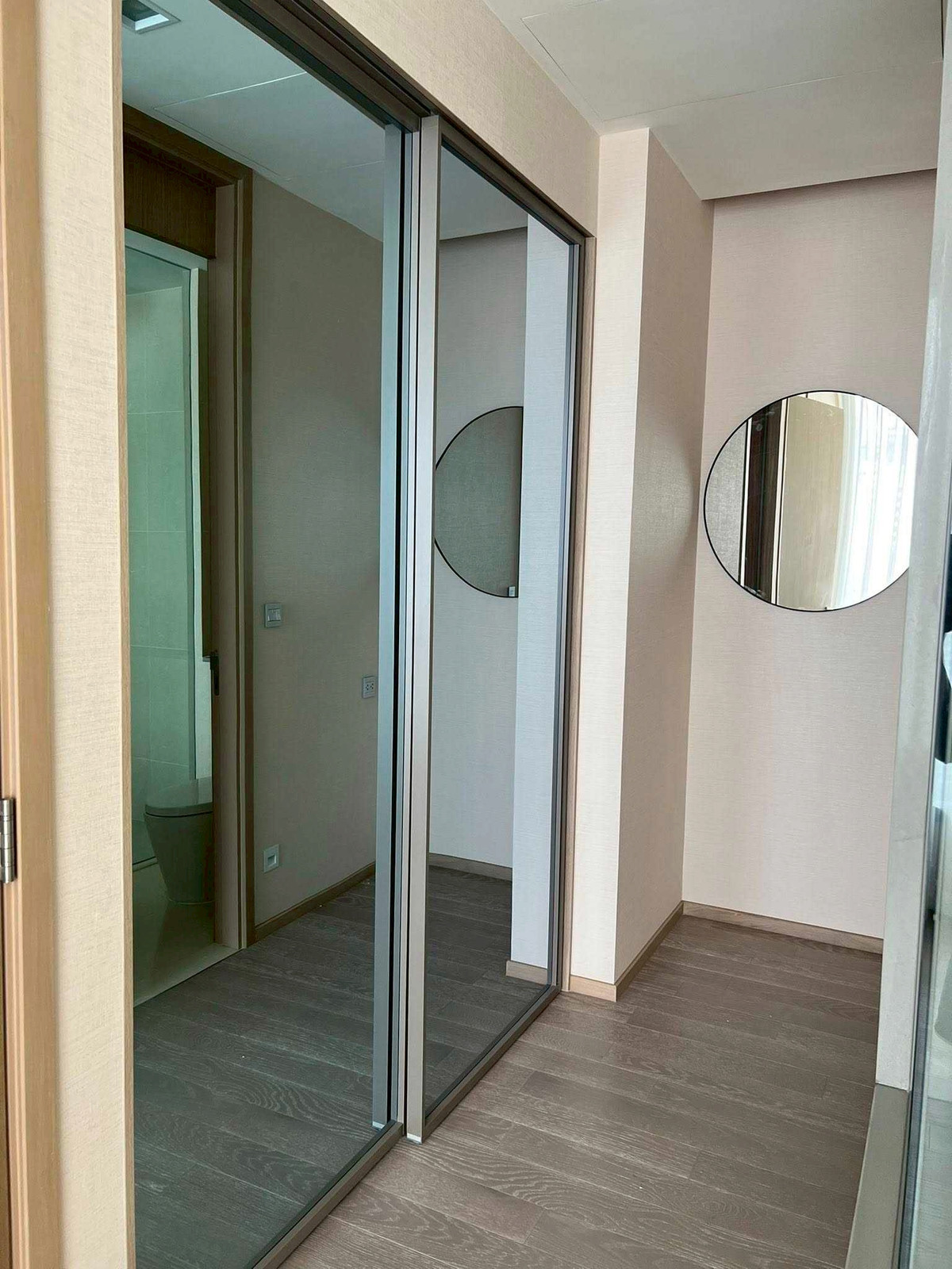 ให้เช่าคอนโดสุขุมวิท อโศก ทองหล่อ : ✨ GT15958 |  คอนโด The Esse Asoke เดินทางสะดวก ใกล้รถไฟฟ้าบีทีเอส เฟอร์นิเจอร์ครบ พร้อมอยู่ทันที