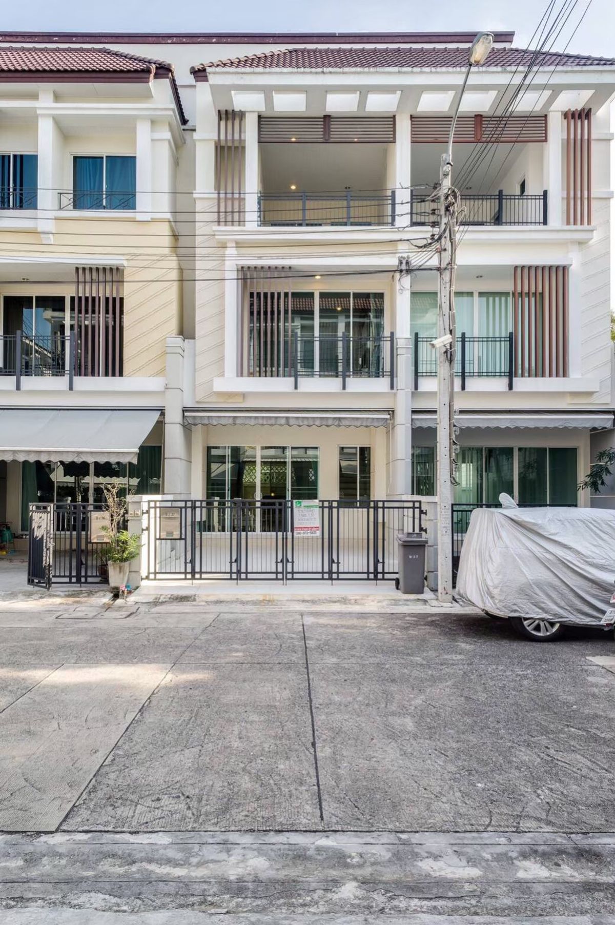 For RentTownhomeKaset Nawamin,Ladplakao : 3 -story townhome for rent, Lat Pla Khao Road, near Kaset University, many routes, complete, ready to move in