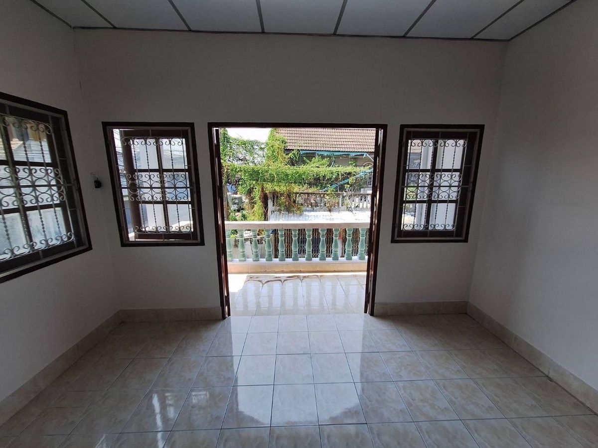 ขายทาวน์โฮมพระราม 2 บางขุนเทียน : ทาวน์เฮ้าส์ ริมถนน พระราม2 หลัง รพ.บางมด สินทวี วิลล่า, กรุงเทพ