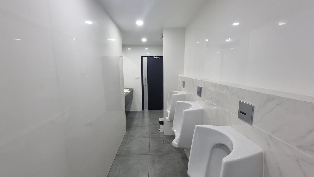 ให้เช่าสำนักงานนานา : Bts นานา ให้เช่าออฟฟิศตกแต่งเรียบร้อย 116 ตร.ม. พร้อมเฟอร์นิเจอร์ ย้ายเข้ามาทำงานได้เลย มีห้องน้ำส่วนตัว