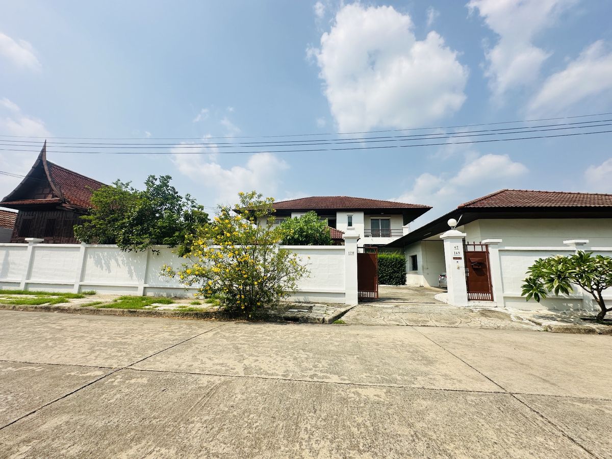For SaleHousePathum Thani,Rangsit, Thammasat : House for sale Muang Ek Village, big house, good condition, area of 324 sq.w., behind the house next to the waterfront, Soi Ekarat 6, Lak Hok Subdistrict, Mueang Pathum Thani District Pathum Thani Province