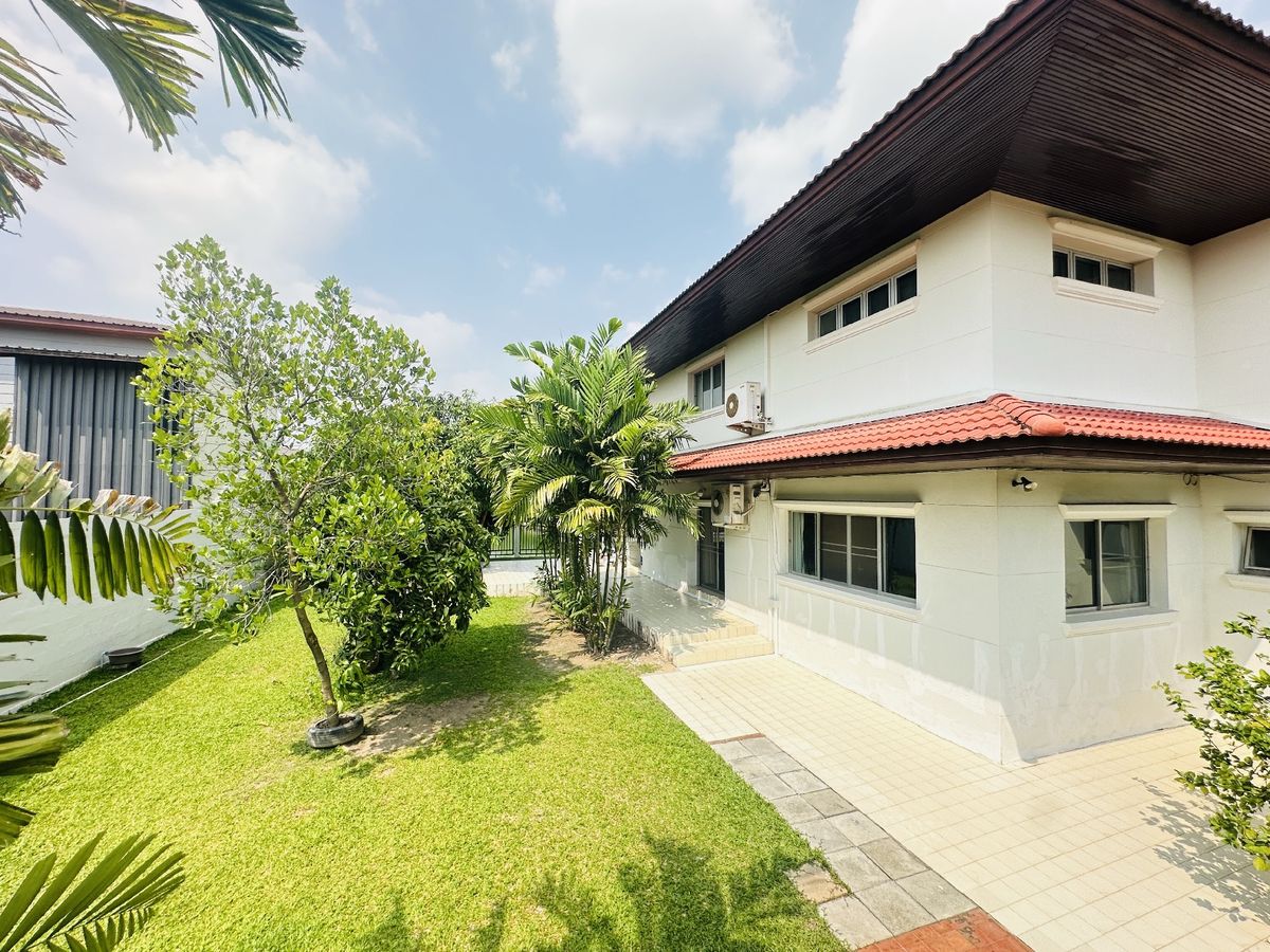 For SaleHousePathum Thani,Rangsit, Thammasat : House for sale Muang Ek Village, big house, good condition, area of 324 sq.w., behind the house next to the waterfront, Soi Ekarat 6, Lak Hok Subdistrict, Mueang Pathum Thani District Pathum Thani Province