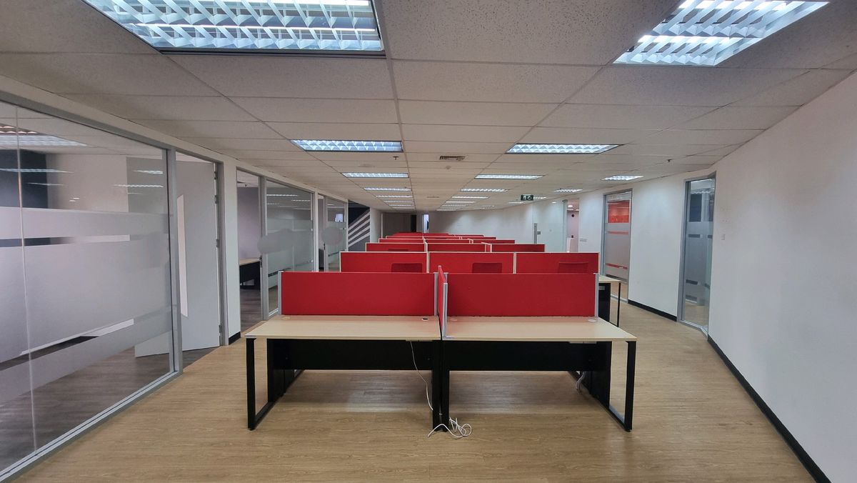 ให้เช่าสำนักงานนานา : Bts นานา ให้เช่าออฟฟิศตกแต่งเรียบร้อย 430 ตร.ม. พร้อมเฟอร์นิเจอร์ ย้ายเข้ามาทำงานได้เลย