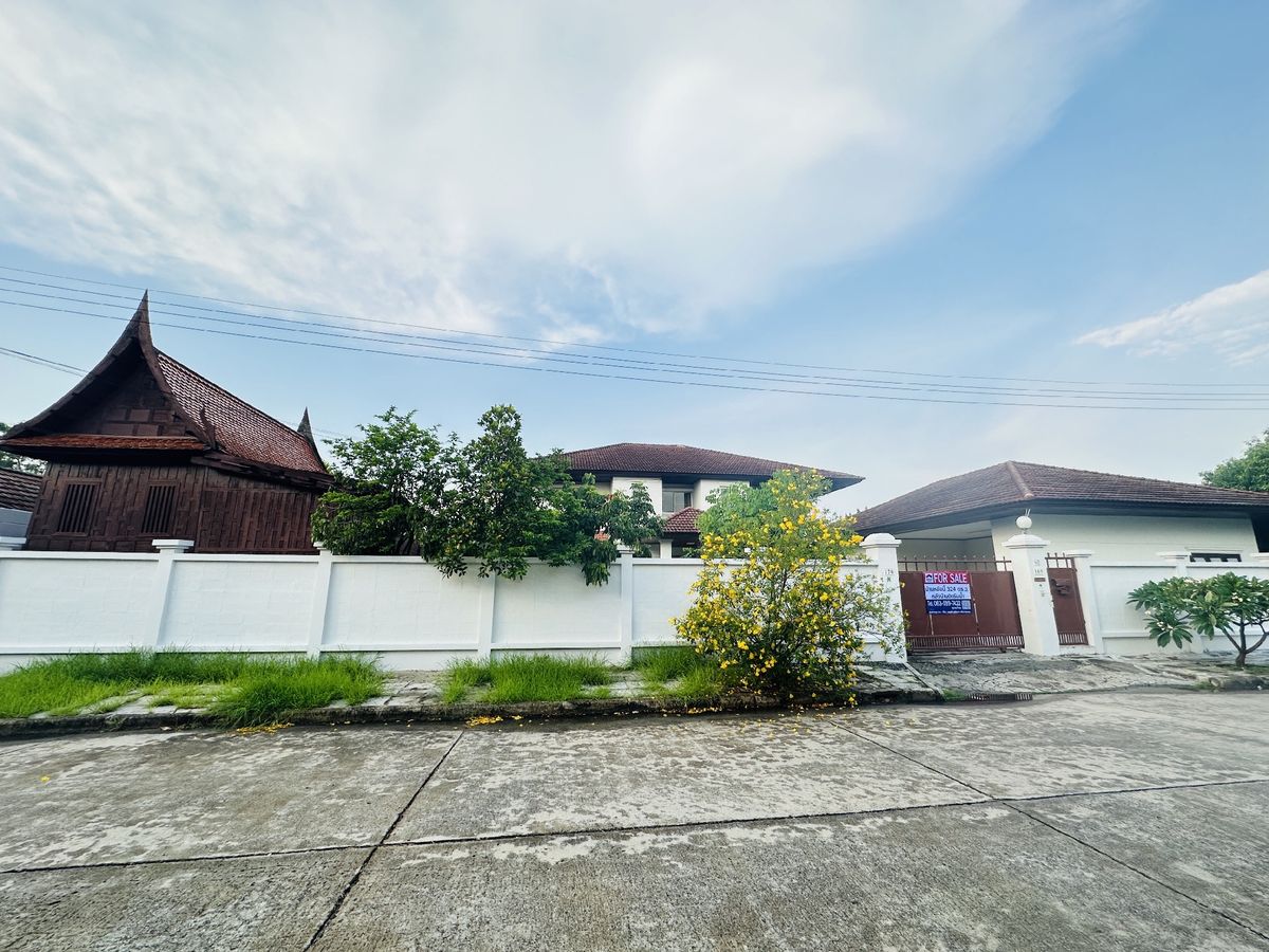 For SaleHousePathum Thani,Rangsit, Thammasat : House for sale Muang Ek Village, big house, good condition, area of 324 sq.w., behind the house next to the waterfront, Soi Ekarat 6, Lak Hok Subdistrict, Mueang Pathum Thani District Pathum Thani Province
