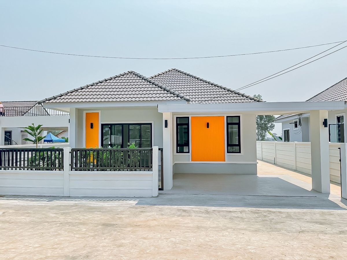 For SaleHouseLoei : Single-detached house in the city of Loei, very good location, new house