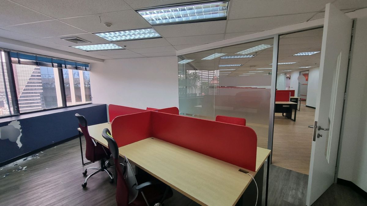 ให้เช่าสำนักงานนานา : Bts นานา ให้เช่าออฟฟิศตกแต่งเรียบร้อย 430 ตร.ม. พร้อมเฟอร์นิเจอร์ ย้ายเข้ามาทำงานได้เลย