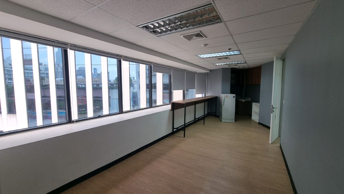 ให้เช่าสำนักงานนานา : Bts นานา ให้เช่าออฟฟิศตกแต่งเรียบร้อย 430 ตร.ม. พร้อมเฟอร์นิเจอร์ ย้ายเข้ามาทำงานได้เลย