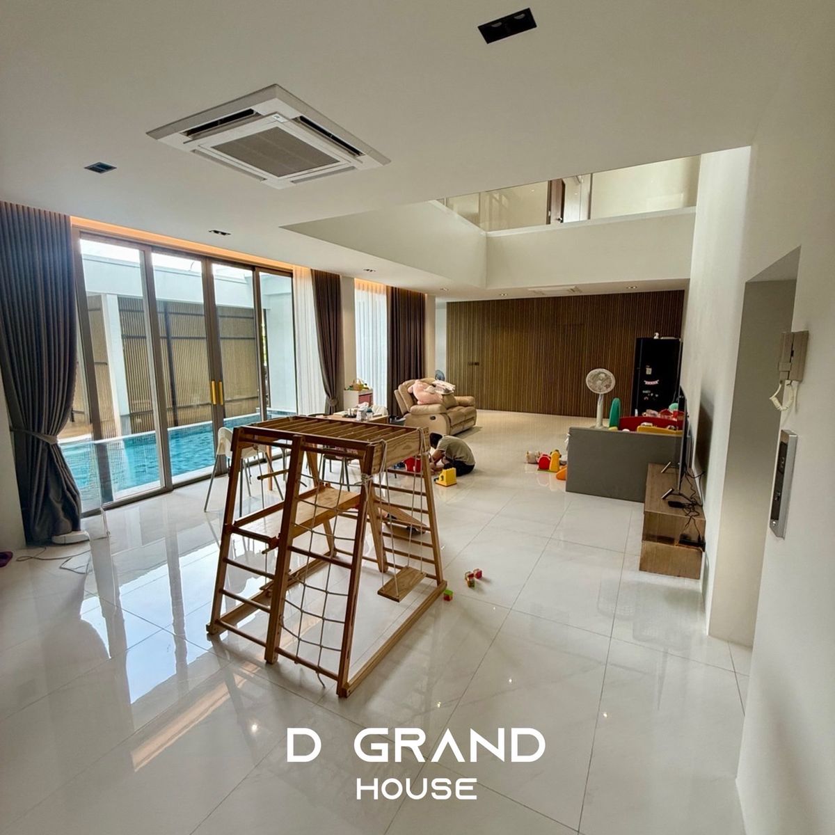 ขายบ้านปิ่นเกล้า จรัญสนิทวงศ์ : ขายบ้านใหม่ สไตล์โมเดิร์น พร้อมลิฟต์ สระว่ายน้ำ & โซลาร์เซลล์ ติด Paseo Park กาญจนาฯ 