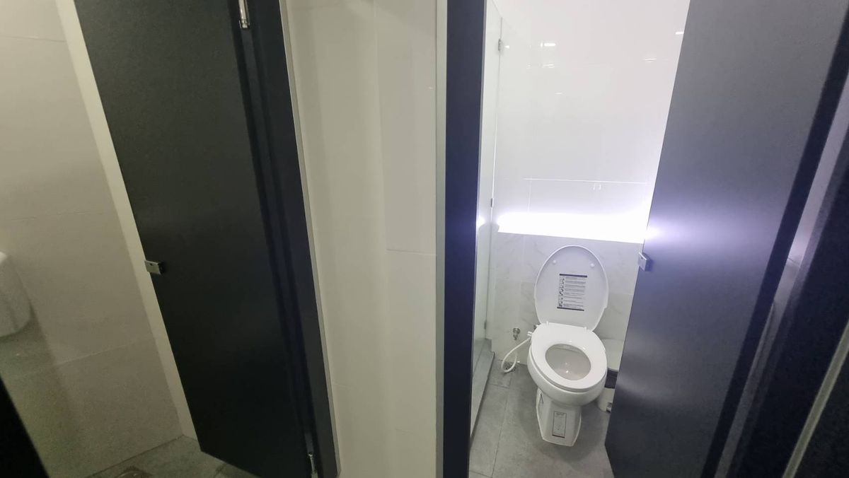 ให้เช่าสำนักงานนานา : Bts นานา ให้เช่าออฟฟิศตกแต่งเรียบร้อย 97 ตร.ม. พร้อมเฟอร์นิเจอร์ ย้ายเข้ามาทำงานได้เลย