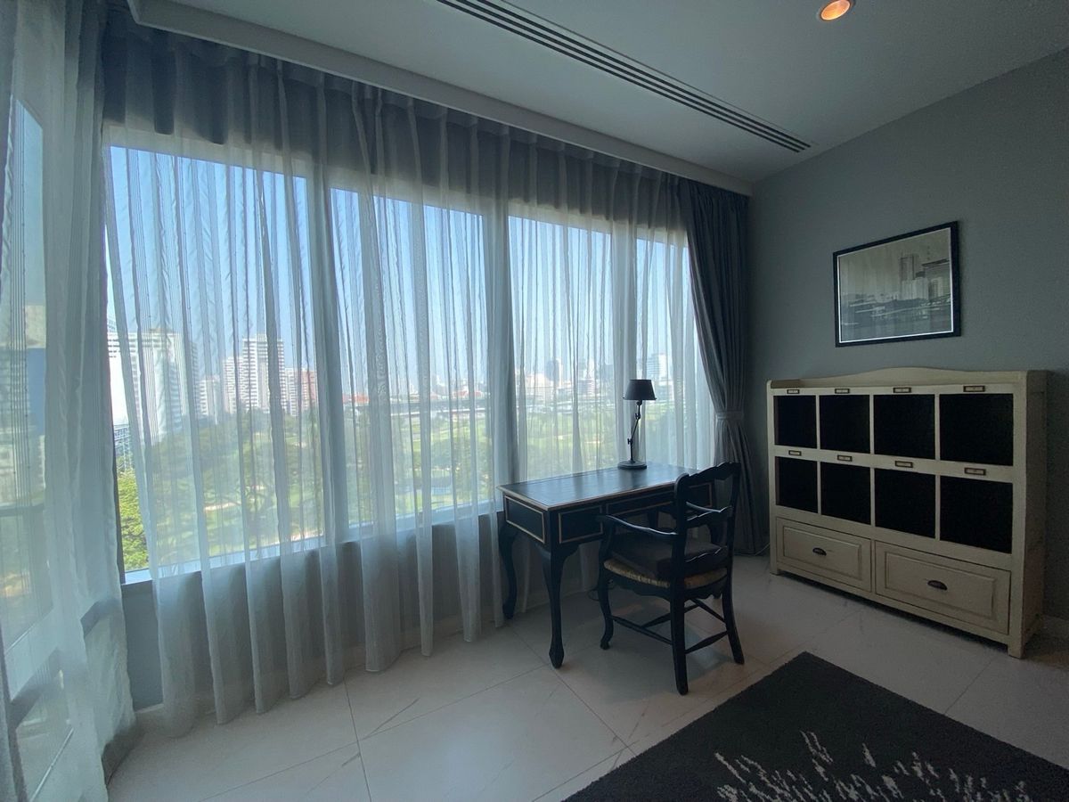 ขายคอนโดวิทยุ ชิดลม หลังสวน : ✨ขายพร้อมผู้เช่าถึง กันยายน 2569
 คอนโดหรู @185 Rajadamri เฟอร์นเจอร์และเครื่องใช้ไฟฟ้าครบครัน พร้อมเข้าอยู่ ห้องนอนติดระเบียงทั้ง 2 ห้อง ทำเลดีใกล้ BTSราชดำริ