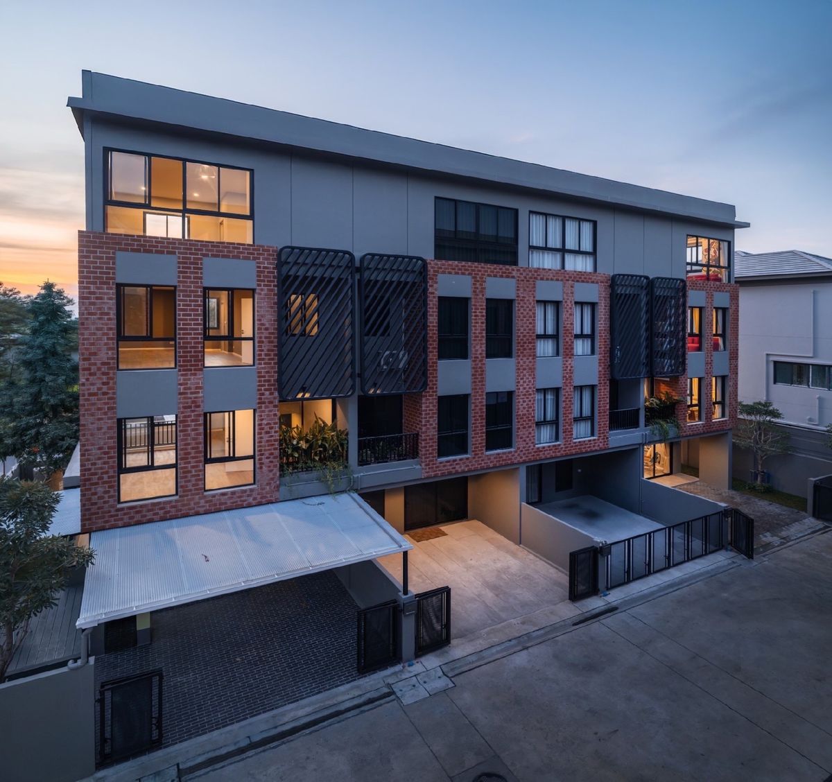 For SaleTownhomeChokchai 4, Ladprao 71, Ladprao 48, : TOWNHOME 3.5 Central Chokchai 4, Morning 237 sq.m., special price 9.9 million 📲 095-9299924 (K. Benz)