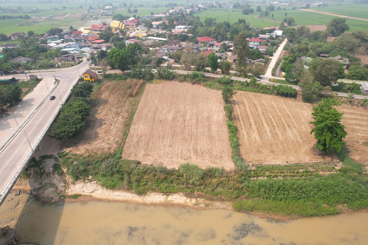 For SaleLandChiang Rai : Beautiful plots on the river, the price is good !! Land for sale 1-2-70 rai, attached to the pier, Rim Kok-Wiang Nuea, only 15 minutes from Chiang Rai Airport !!
