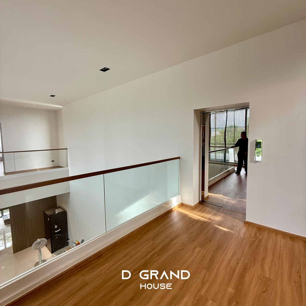 ขายบ้านปิ่นเกล้า จรัญสนิทวงศ์ : ขายบ้านใหม่ สไตล์โมเดิร์น พร้อมลิฟต์ สระว่ายน้ำ & โซลาร์เซลล์ ติด Paseo Park กาญจนาฯ 