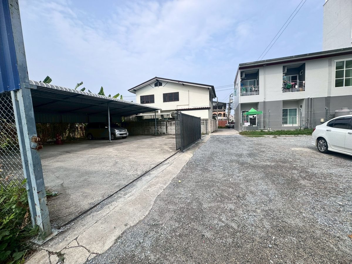 ขายที่ดินอ่อนนุช อุดมสุข : ขายที่ดิน ซอยอ่อนนุช 39 ถมแล้ว ขนาด 45 ตารางวา ขายพร้อมผู้เช่า ใกล้รถไฟฟ้าสายสีเหลือง (N.1656)