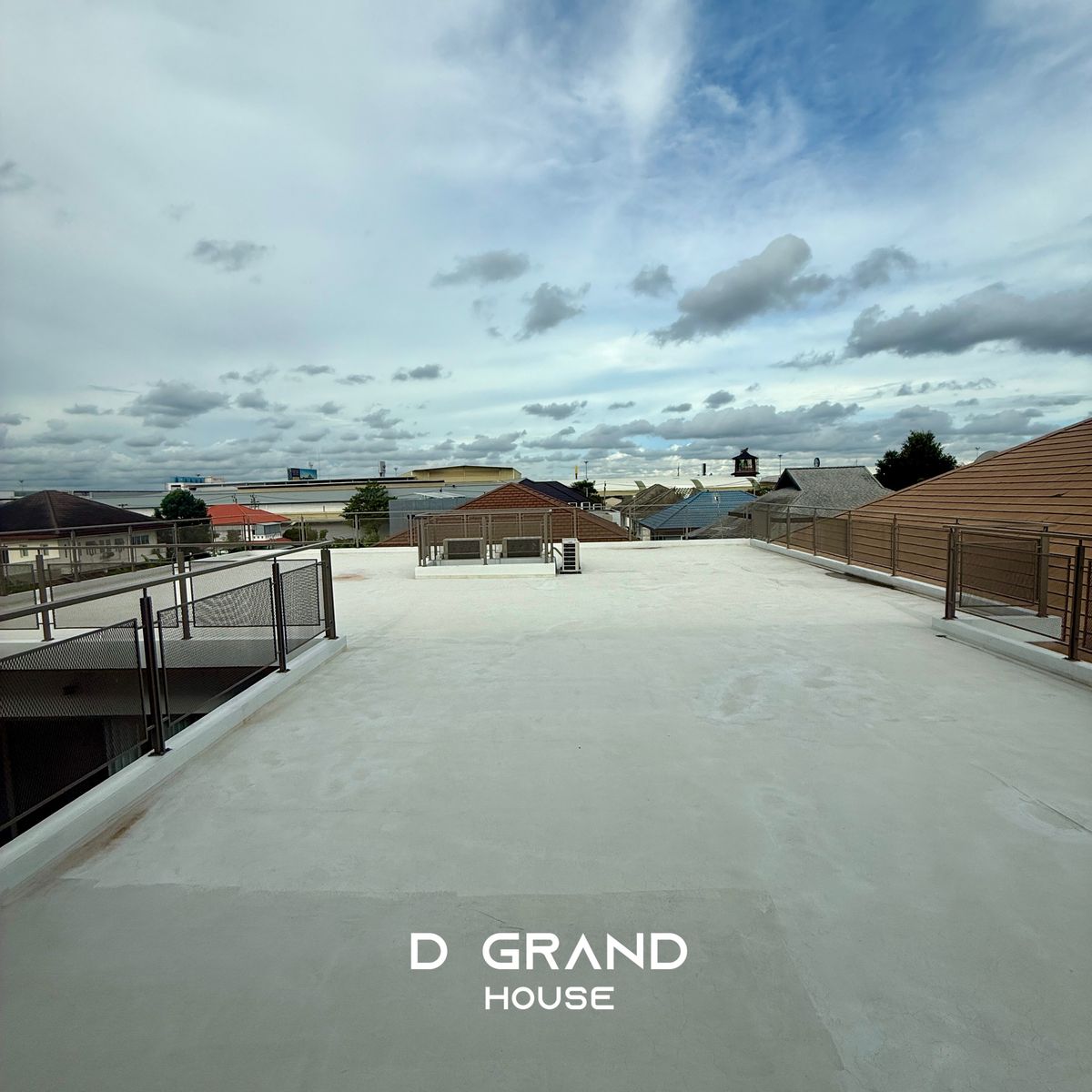 ขายบ้านปิ่นเกล้า จรัญสนิทวงศ์ : ขายบ้านใหม่ สไตล์โมเดิร์น พร้อมลิฟต์ สระว่ายน้ำ & โซลาร์เซลล์ ติด Paseo Park กาญจนาฯ 