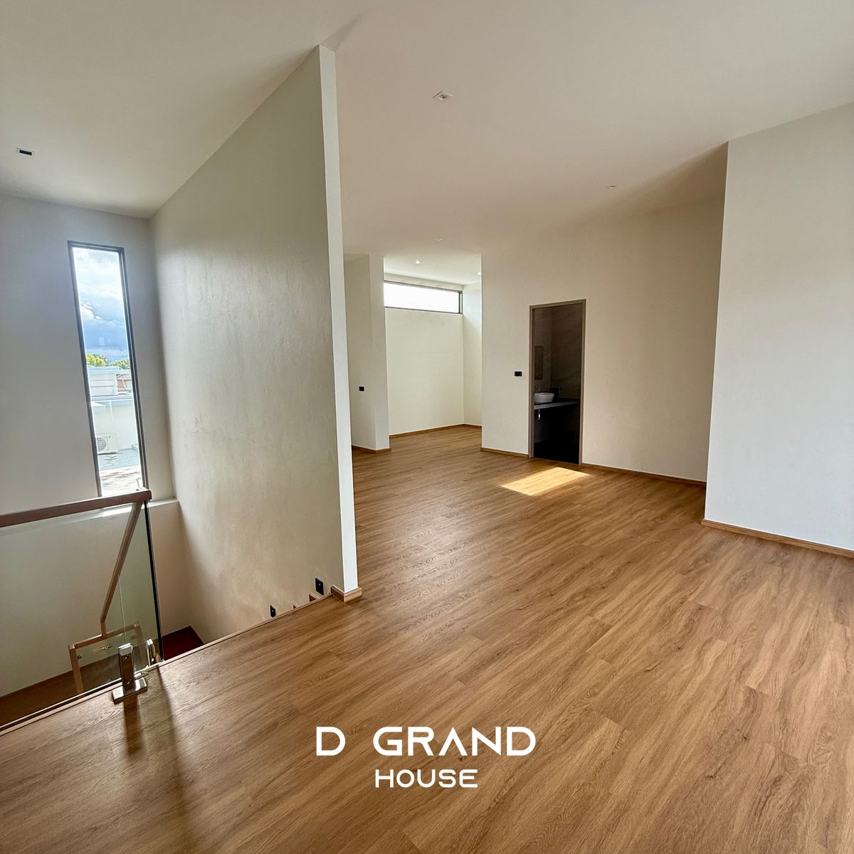 ขายบ้านปิ่นเกล้า จรัญสนิทวงศ์ : ขายบ้านใหม่ สไตล์โมเดิร์น พร้อมลิฟต์ สระว่ายน้ำ & โซลาร์เซลล์ ติด Paseo Park กาญจนาฯ 