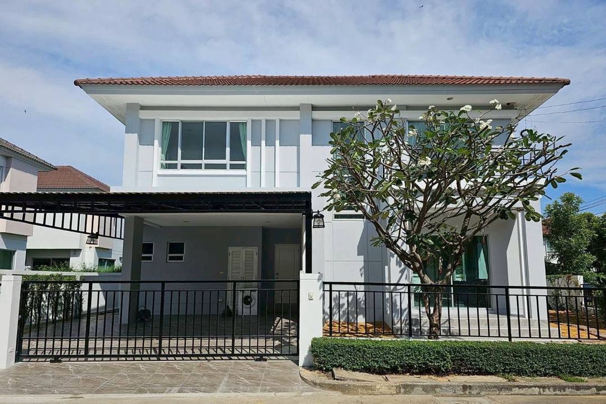 For RentHouseNawamin, Ramindra : 🏡 Rent a 2 -story detached house behind the corner of the Life Bangkok Boulevard Project, Ram Inthra, a new decorated house on the main road near the electric train and leading department stores. Ready to move in immediately