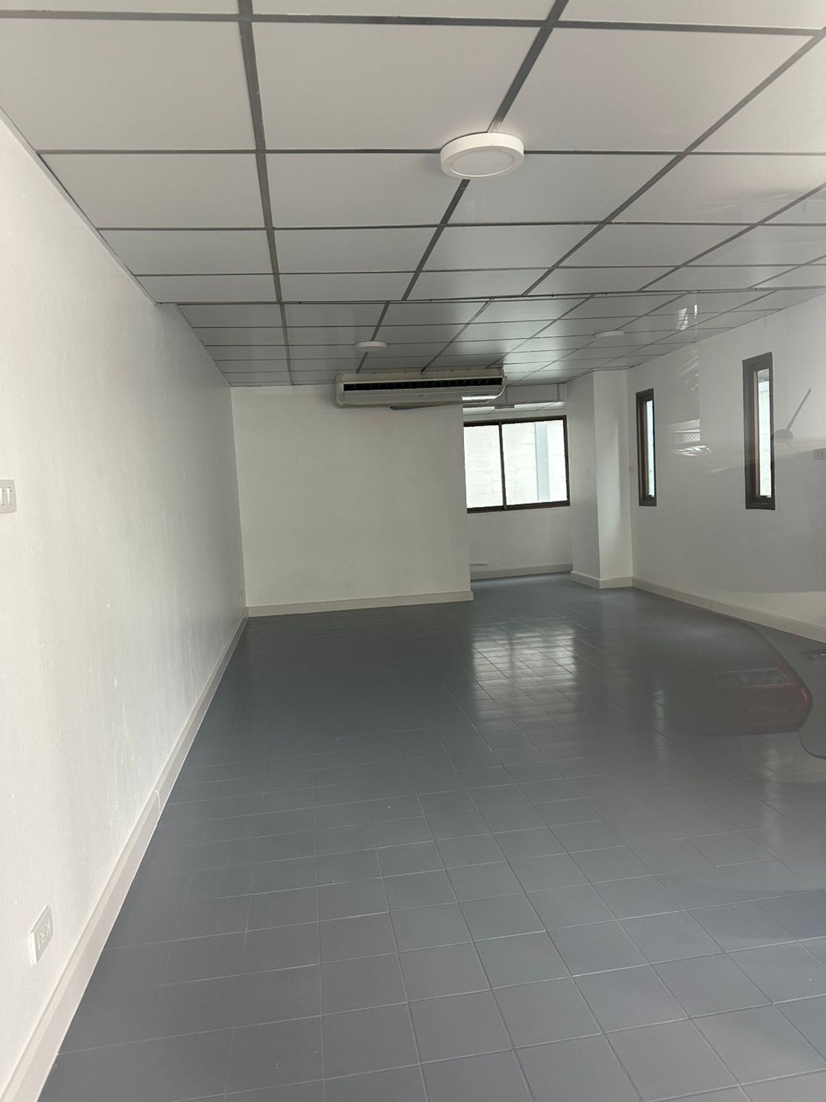 For RentHome OfficeRama9, Petchburi, RCA : Rental of Residence Research Center can open a shop.