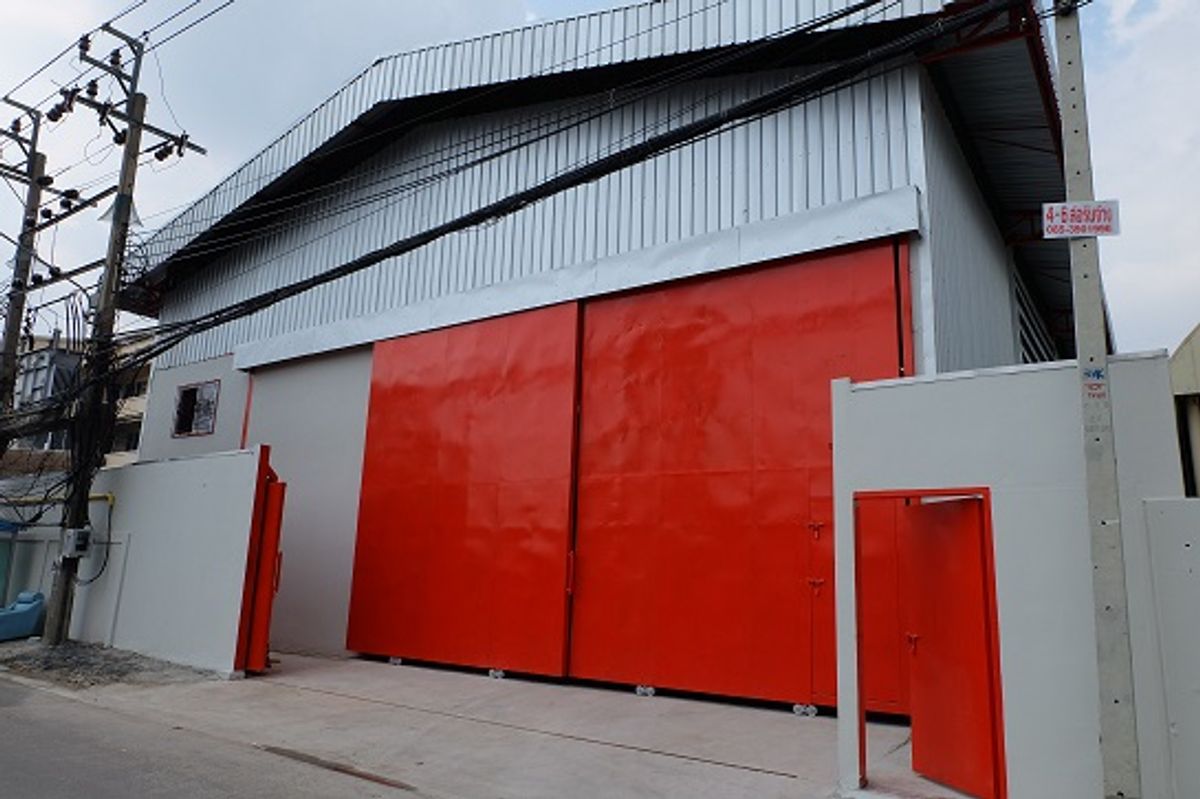 ให้เช่าโกดังลาดกระบัง สุวรรณภูมิ : ให้เช่าโกดัง Warehouse ซอยลาดกระบัง 14/1 พื้นที่ 1,600 ตารางเมตร พร้อมสำนักงานติดแอร์ 
