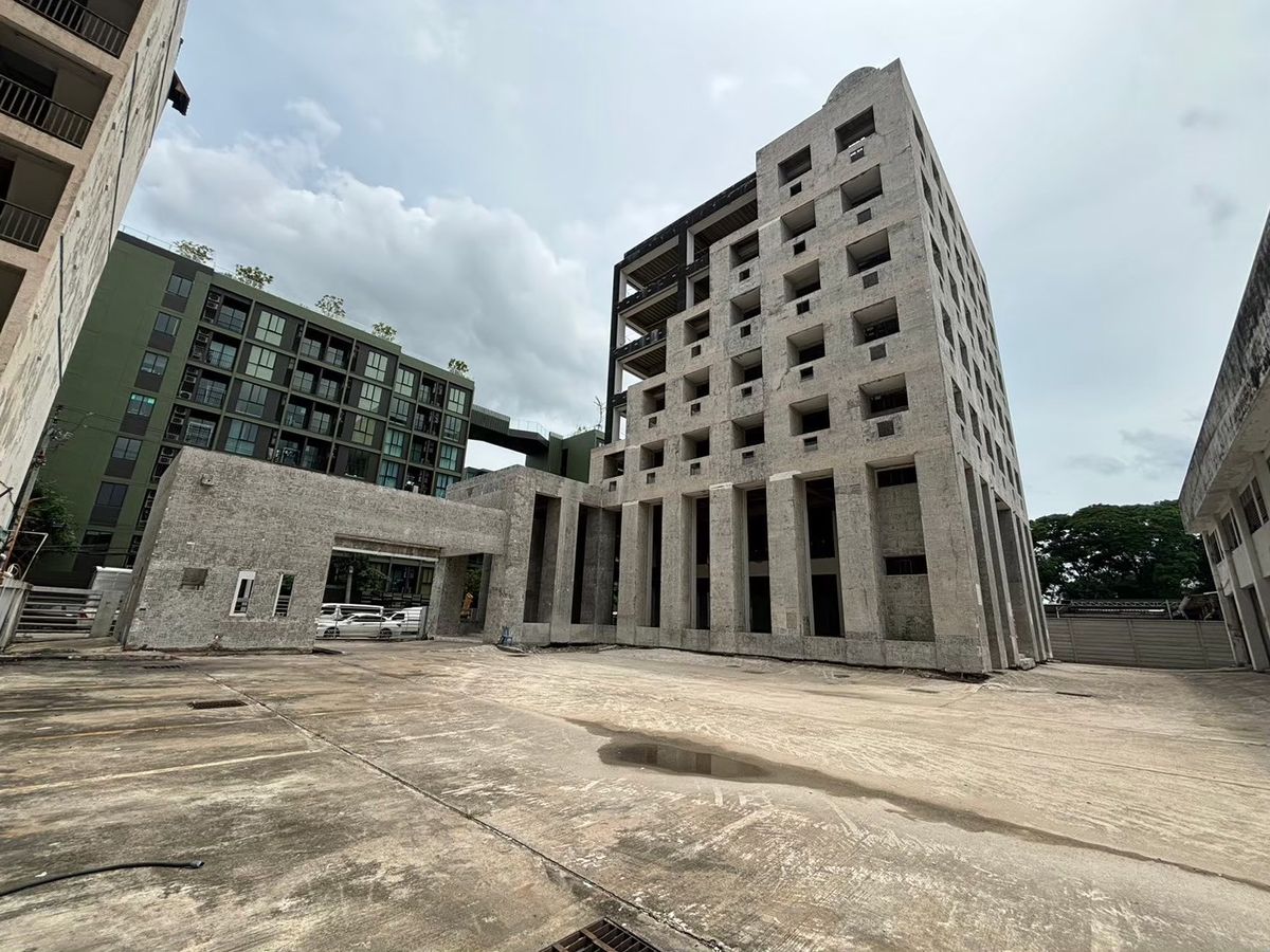 For RentLandLadkrabang, Suwannaphum Airport : Land for rent with 7 -storey commercial building with 1 rai 2 warehouse, Soi Supapong 3, Prawet