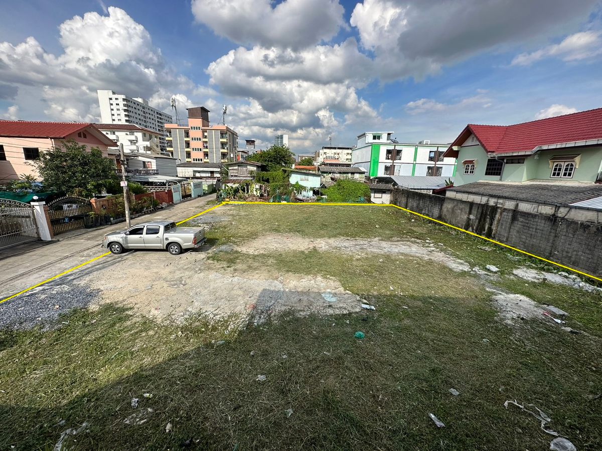 For SaleLandLadprao, Central Ladprao : Land for sale in Soi Lat Phrao 58, opposite Chokchai 4, an area of ​​200 square wah, orange plan 7-10, near Central East Ville