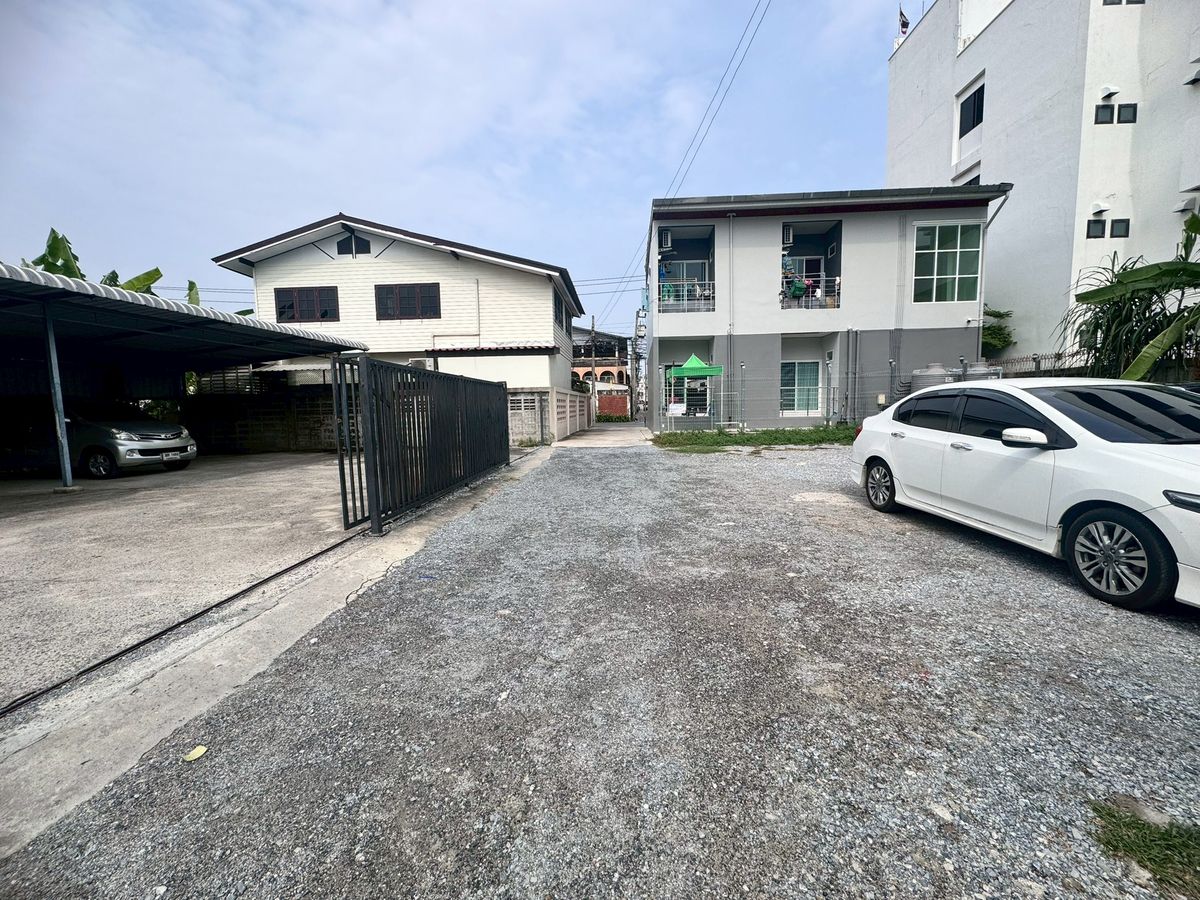 ขายที่ดินอ่อนนุช อุดมสุข : ขายที่ดิน ซอยอ่อนนุช 39 ถมแล้ว ขนาด 45 ตารางวา ขายพร้อมผู้เช่า ใกล้รถไฟฟ้าสายสีเหลือง (N.1656)