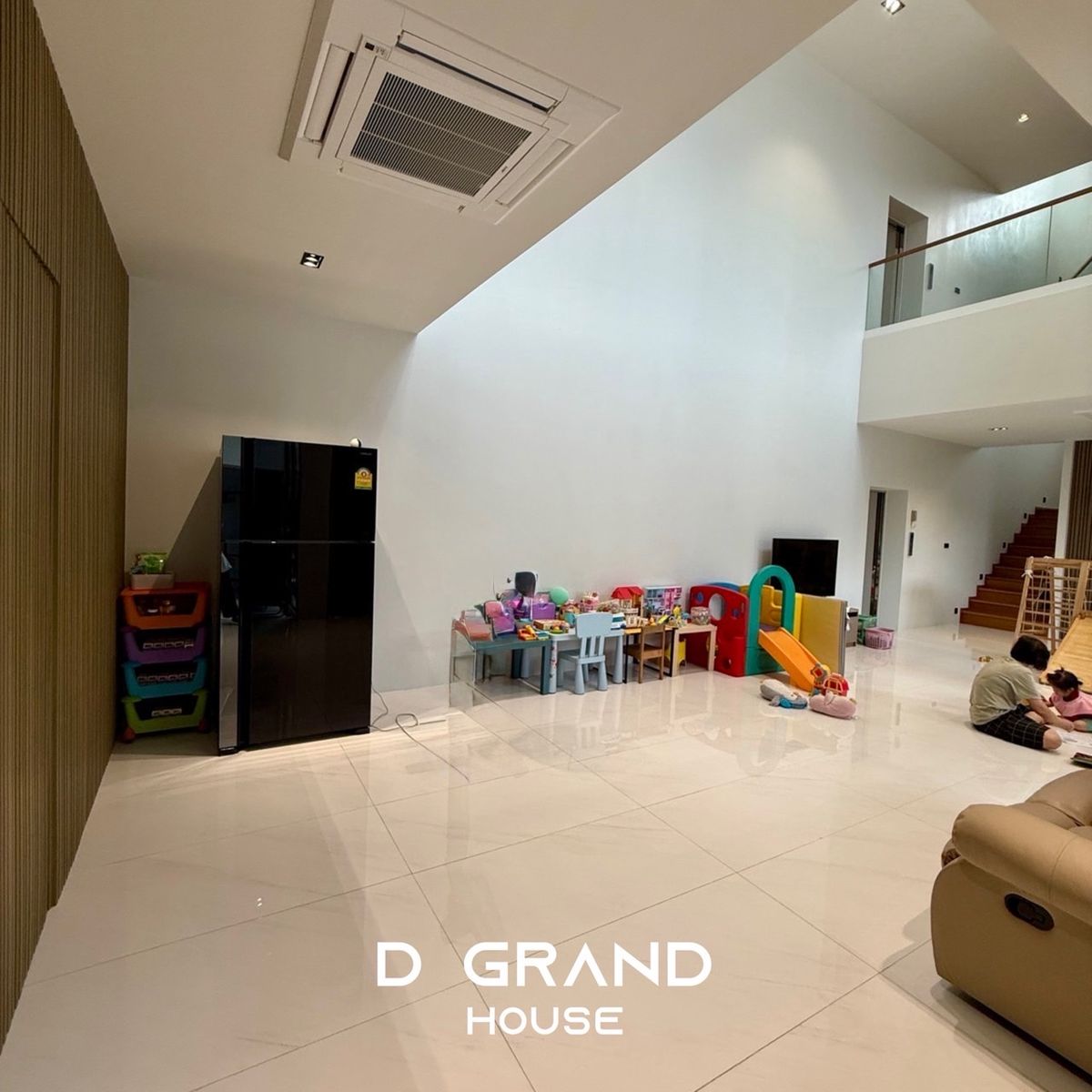 ขายบ้านปิ่นเกล้า จรัญสนิทวงศ์ : ขายบ้านใหม่ สไตล์โมเดิร์น พร้อมลิฟต์ สระว่ายน้ำ & โซลาร์เซลล์ ติด Paseo Park กาญจนาฯ 