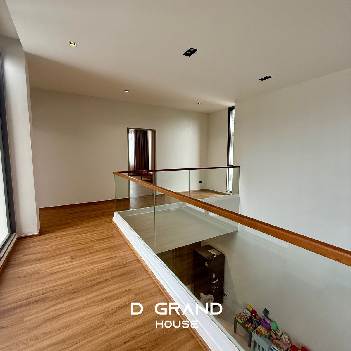 ขายบ้านปิ่นเกล้า จรัญสนิทวงศ์ : ขายบ้านใหม่ สไตล์โมเดิร์น พร้อมลิฟต์ สระว่ายน้ำ & โซลาร์เซลล์ ติด Paseo Park กาญจนาฯ 